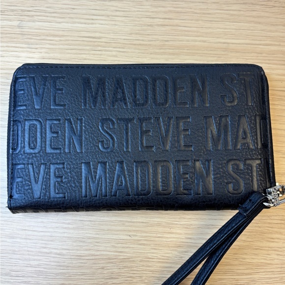 Steve Madden Black Embossed Logo Wristlet Wallet NWOT - Picture 3 of 12